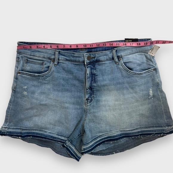 KUT From the Kloth High Rise Short Plus Size 22W Wide - Picture 10 of 13